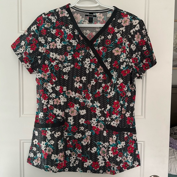 Women’s Scrub Top - Picture 1 of 3